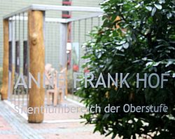 Künstlerische Nachbildung des Zimmers der Anne Frank