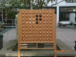 Vertikales GO Spiel aus verschiedenen Holzarten